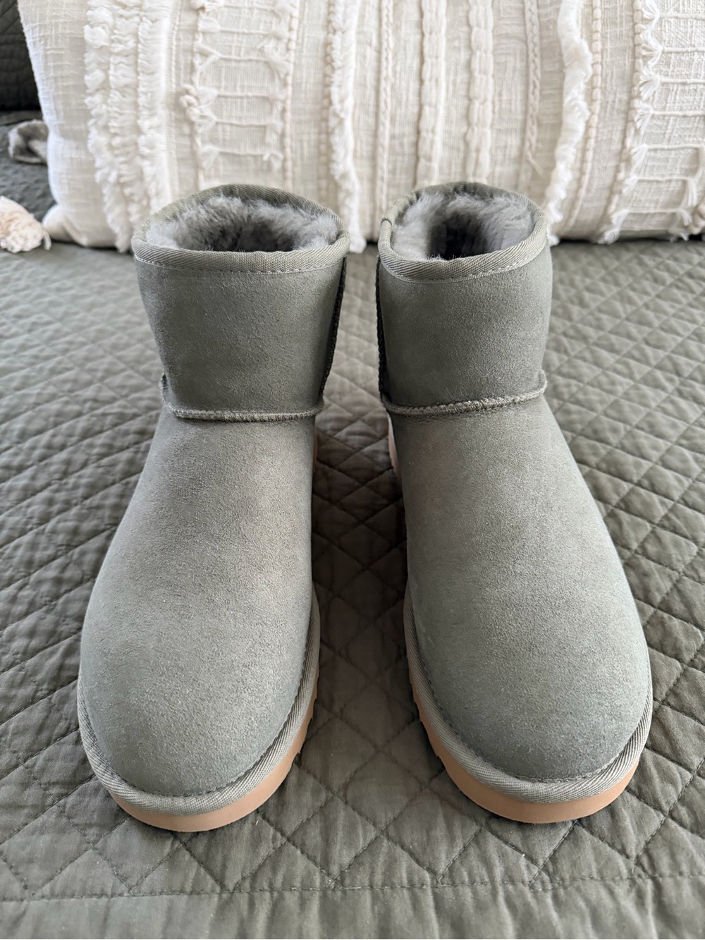 NEW WOMENS CLASSIC MINI II UGG BOOTS, OLIVE GREEN 💚